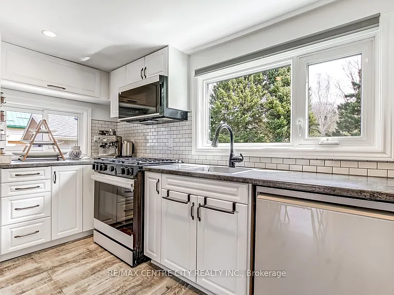 339 Catherine St — Photo 11