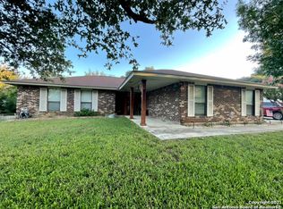 327 Crownhill Dr, Pleasanton, TX 78064
