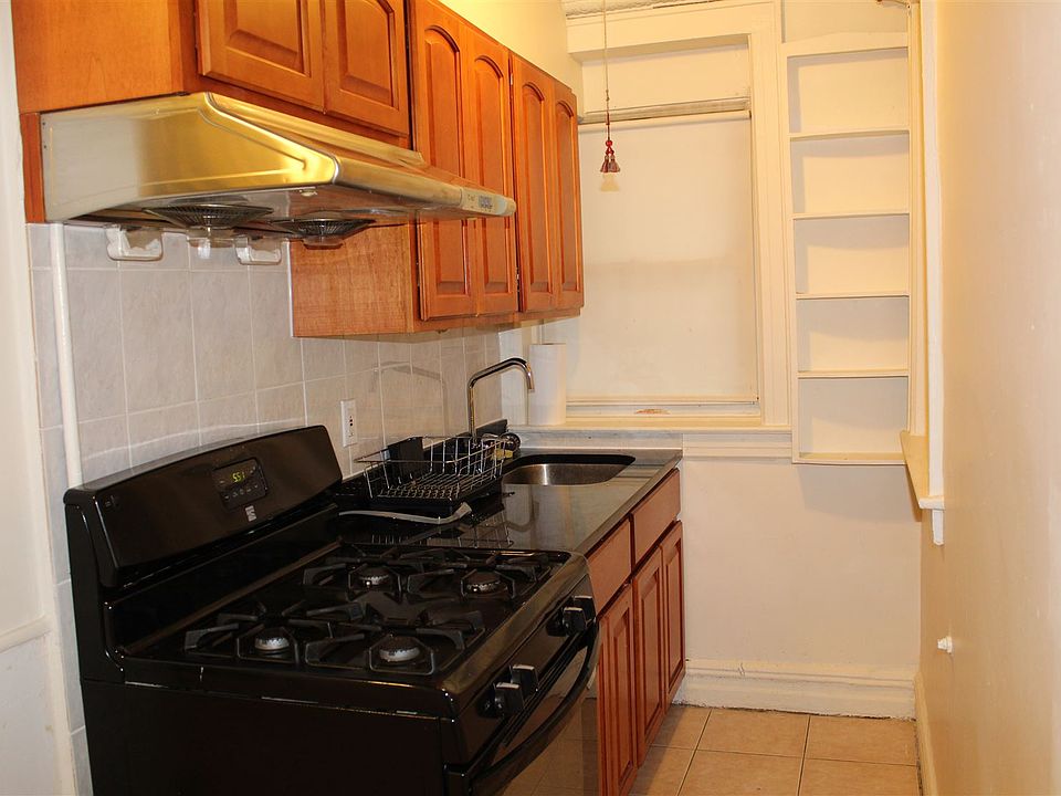 1861 East 29th 4