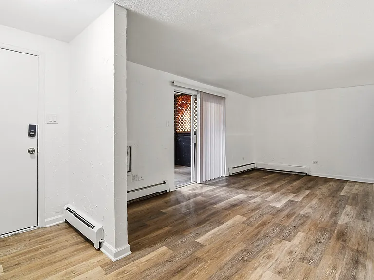 1390 Everett Ct #107 — Photo 5