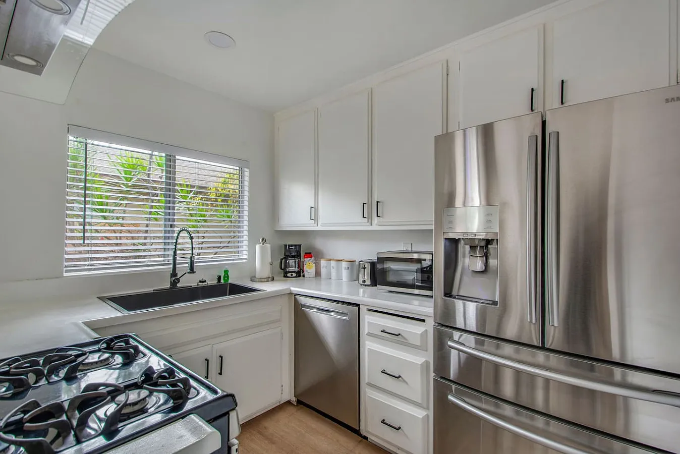 2 bed, 985 sqft, $4,500 — Photo 1