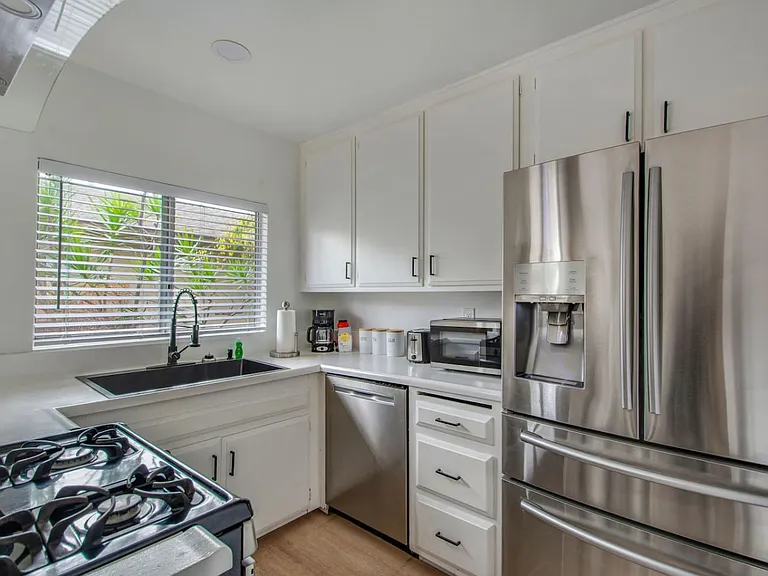 3720 S Marine St #3 — Photo 1