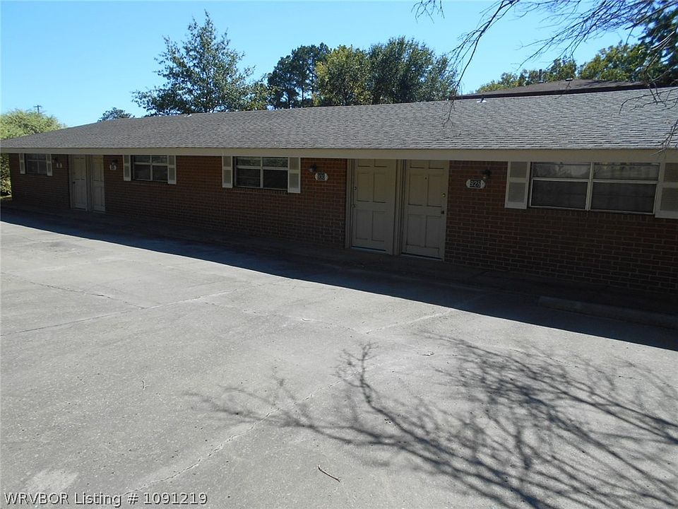 2nd image of 928 Holly St