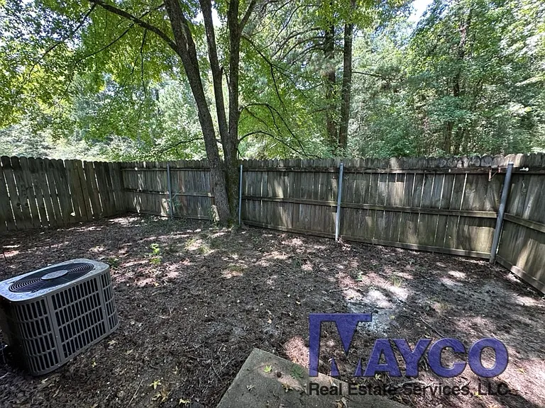 Grand Oaks Apartment Homes — Photo 26