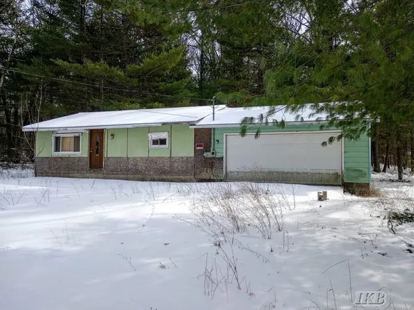 619 Beverly Dr, Harrison, MI 48625