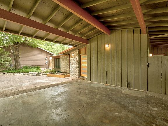 4th image of 3304 Catalina Dr