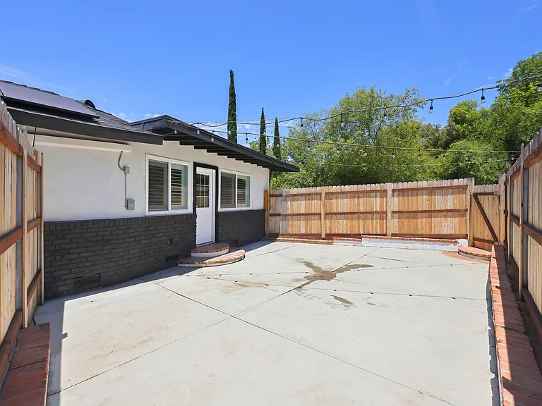 8237 Churchill Dr — Photo 10