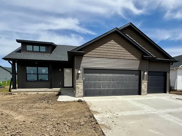 2902 NW Reinhart Dr, Ankeny, IA 50023