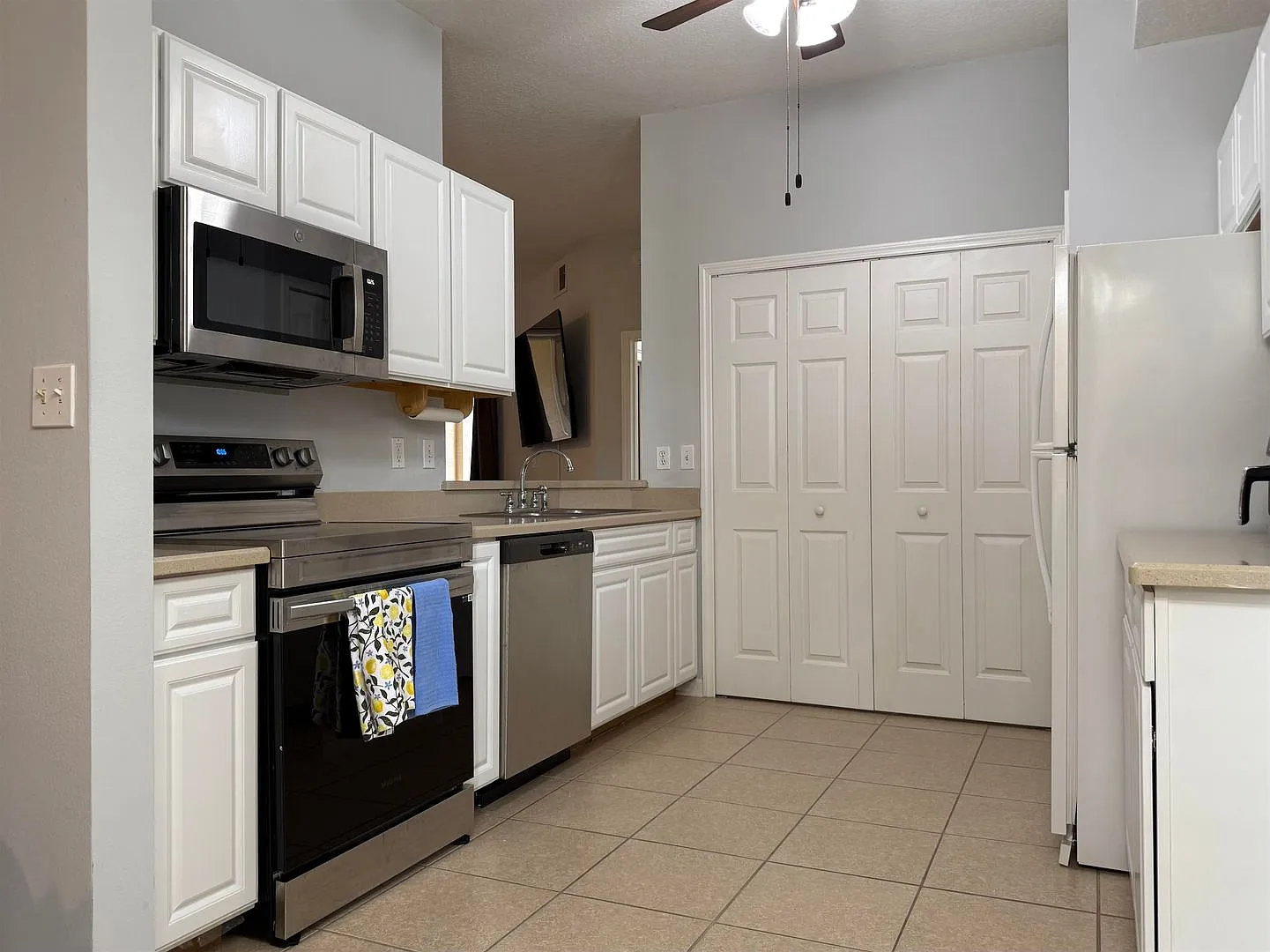 Located in St Augustine Shores, this 2 bedroom-2 bathroom condo — Photo 3