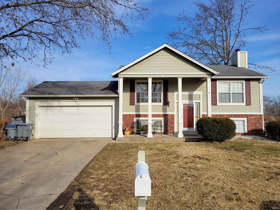 2nd image of 6 Saddleback Ct