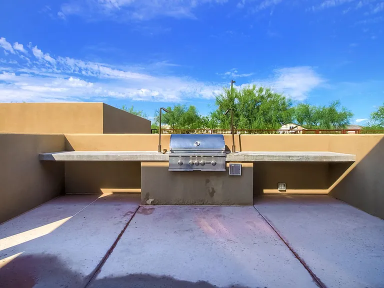 1005 E Paseo Way — Photo 14