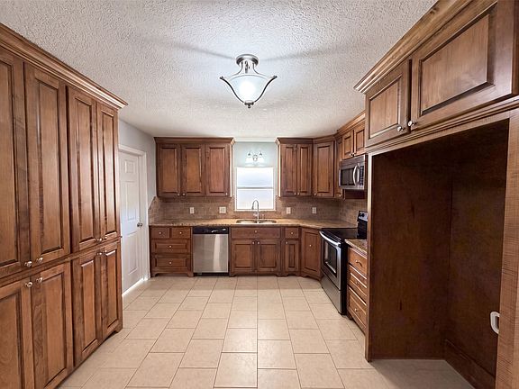 2nd image of 502 Jennings St