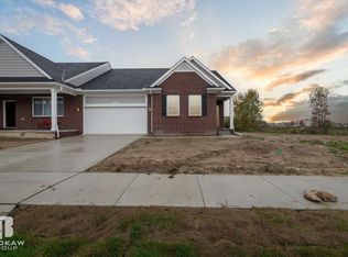 1421 Lincoln St, Lapeer, MI 48446