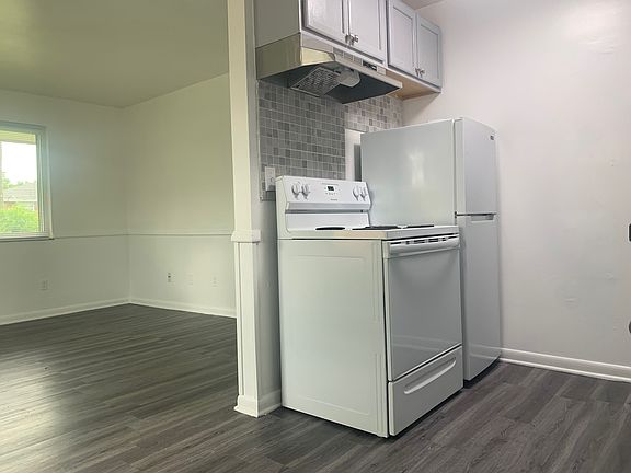 3rd image of 308 Kenbrook Dr APT C