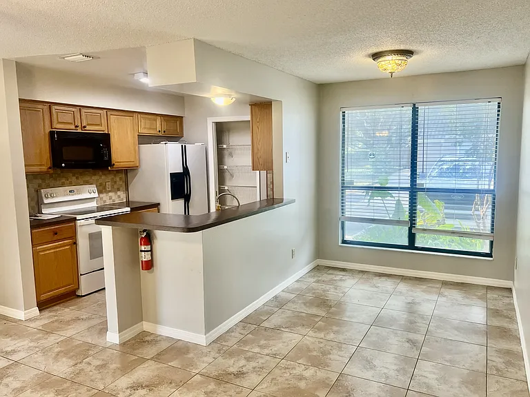 611 Casa Park Ct #D — Photo 2