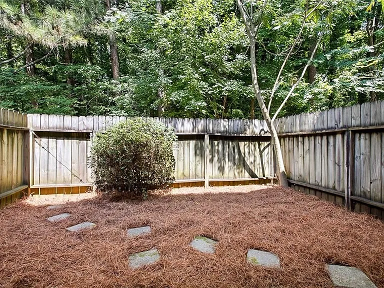 2183 Surrey Ct — Photo 14