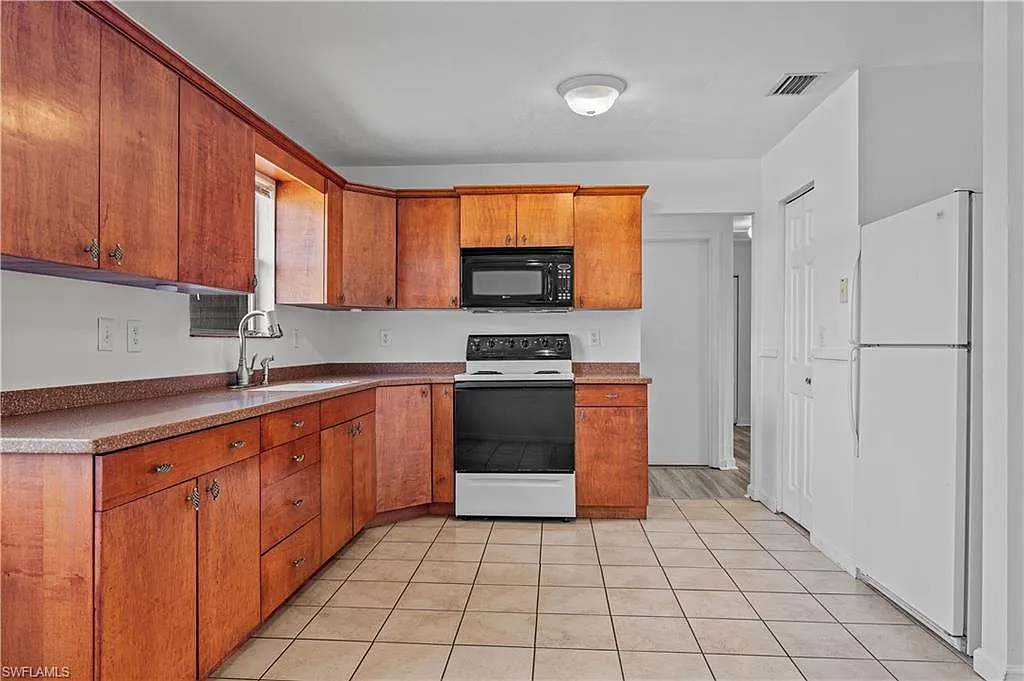 4 bed, 2.0 bath, 1352 sqft, $1,895 — Photo 1