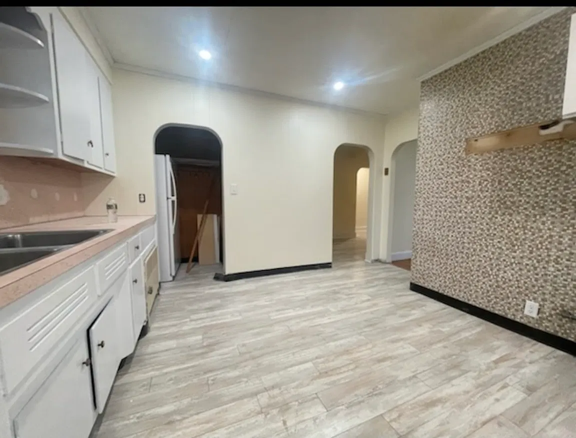 453 Malden St — Photo 2