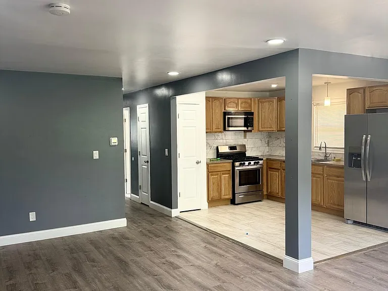 39 Stecher St #2 — Photo 4
