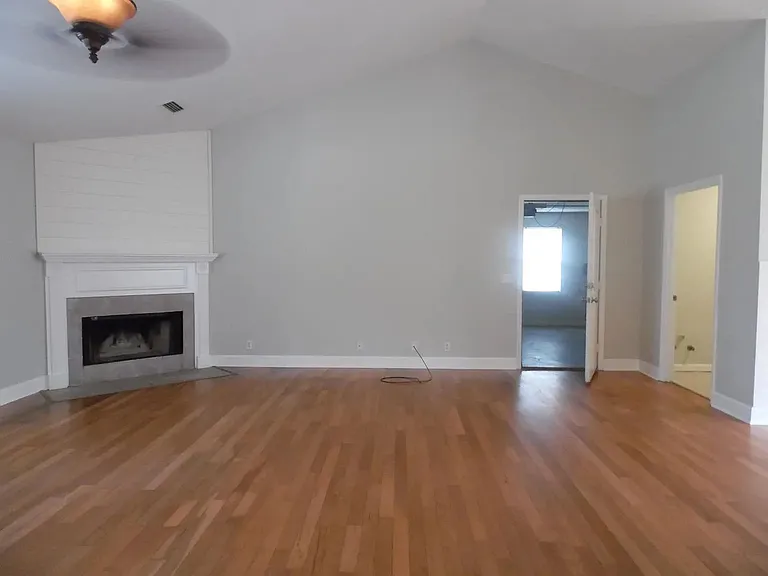 147 Royal Dr — Photo 5