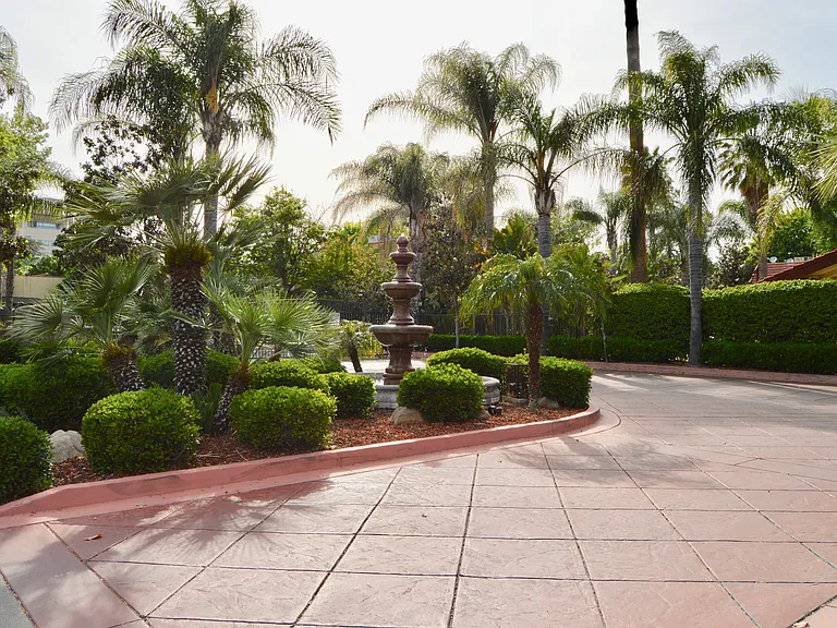 2909 E Huntington Blvd #202 — Photo 7