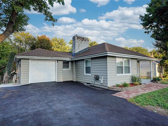 3rd image of 1904 Manitou Rd