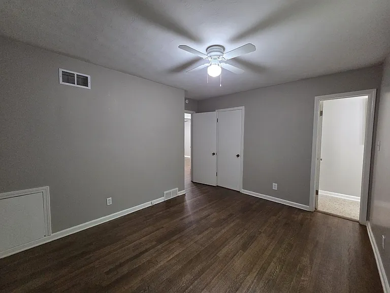 4723 Wooddale Ave — Photo 12