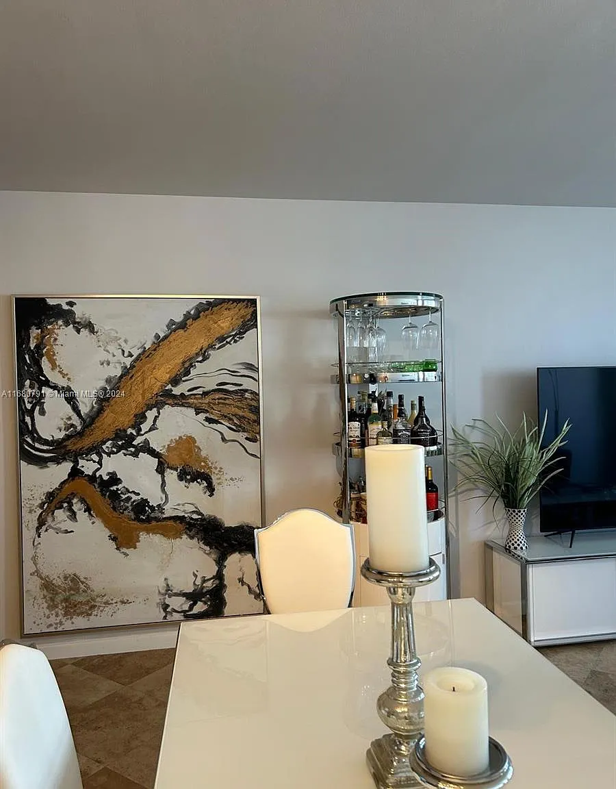 The Decoplage Condo — Photo 4