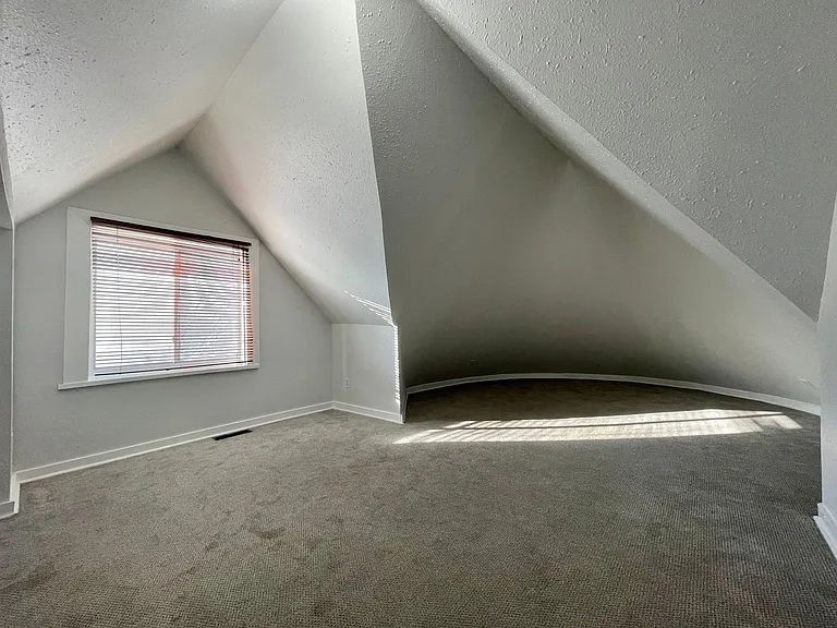 2121 11th Ave S — Photo 8