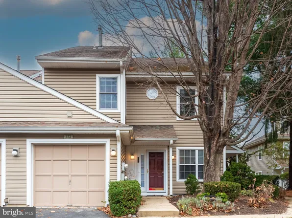 352 Danbury Ln, Glen Mills, PA 19342