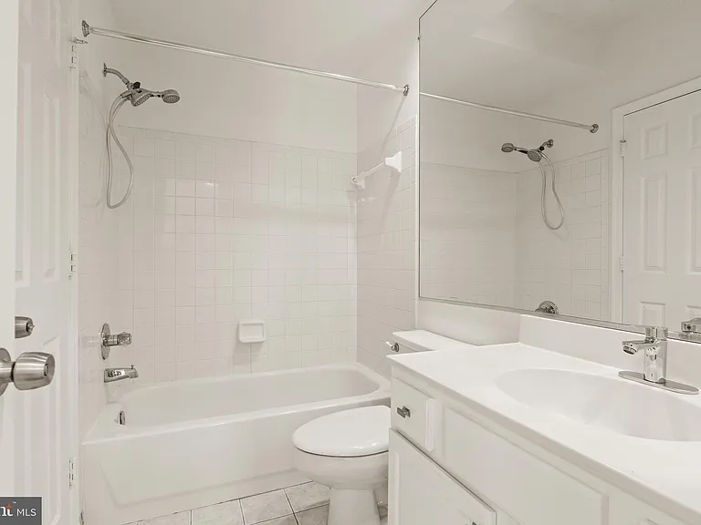 1324 Garden Wall Cir #305 — Photo 24
