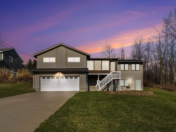 3853 Murray View Dr NE, Lowell, MI 49331