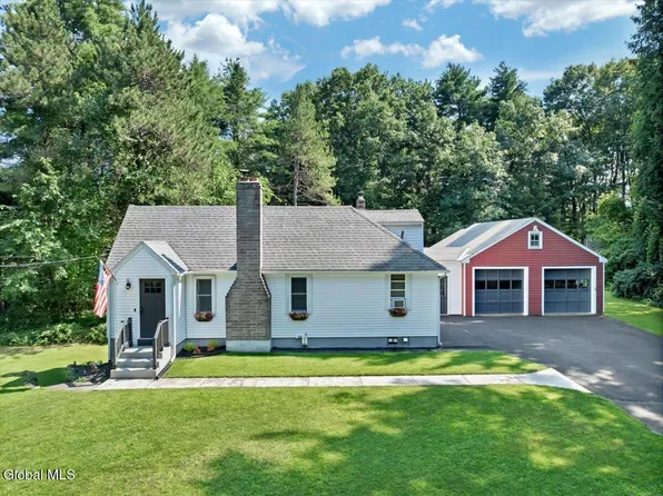 1221 Jason Lane, Niskayuna, NY 12309