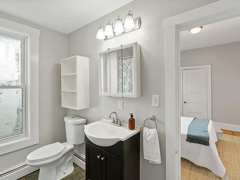 109 Woodford St — Photo 13