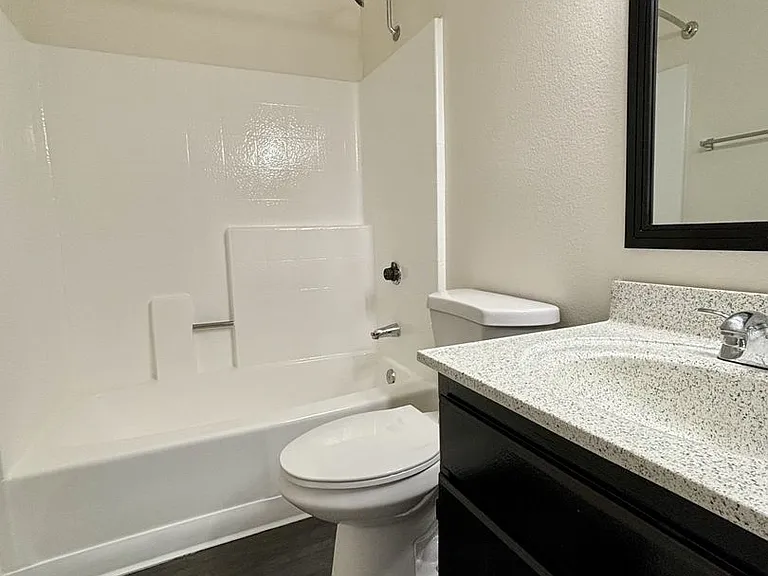 The Grand Terrace Apartments — Photo 16