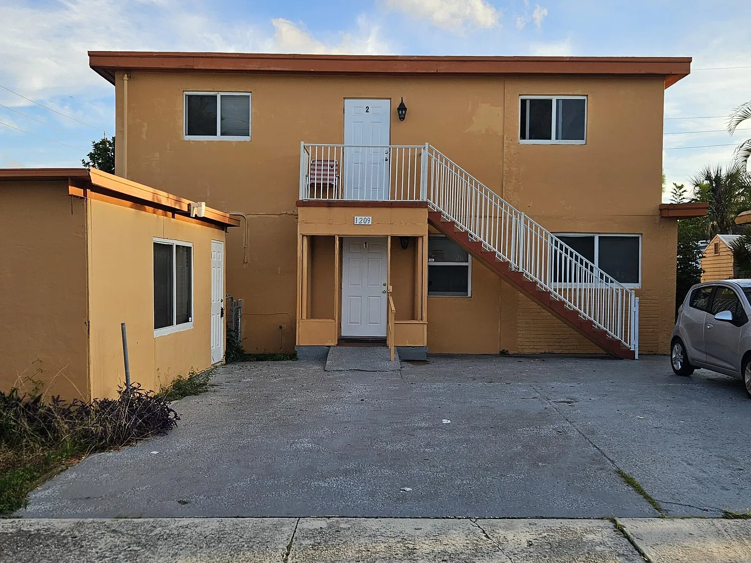 3 bed, 1.0 bath, 1697 sqft, $2,650 — Photo 1