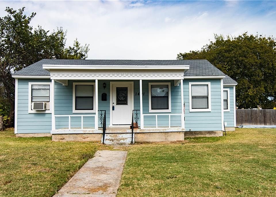 1st image of 1401 Davis Blvd