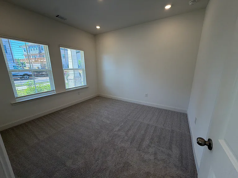 105 Prospect Ave — Photo 30
