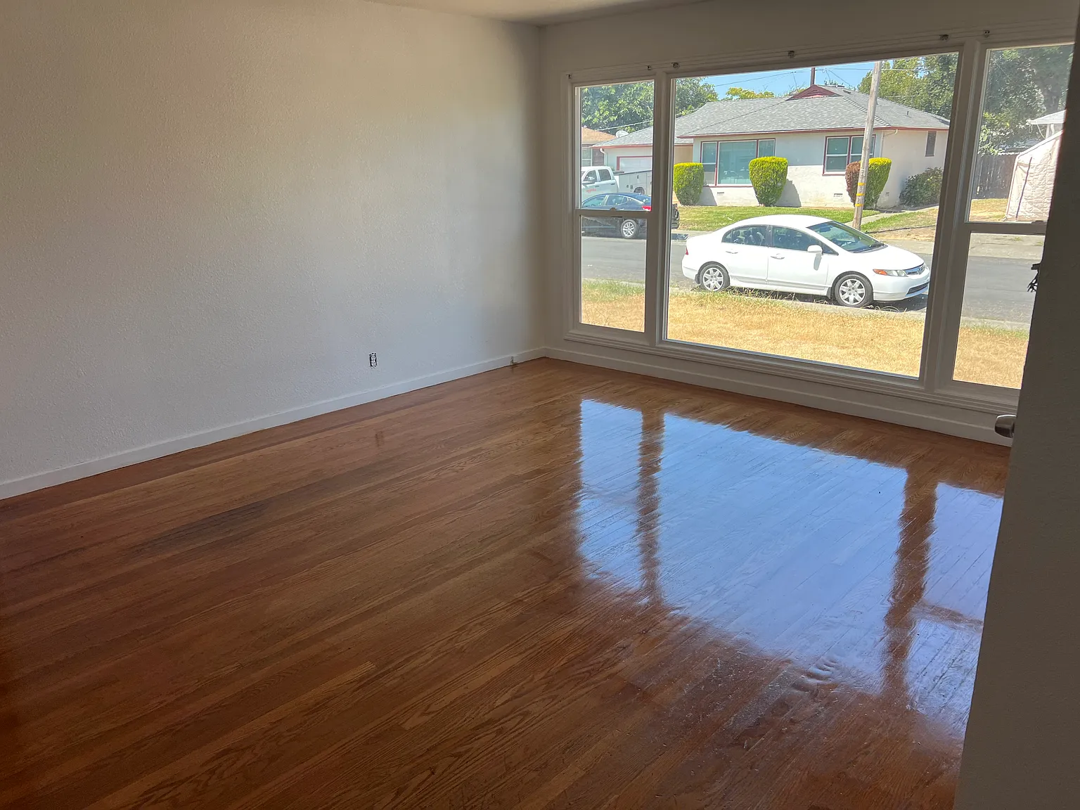 4 bed, 1218 sqft, $2,950 — Photo 2