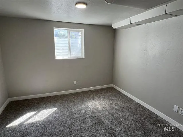 216 10th Ave E — Photo 17