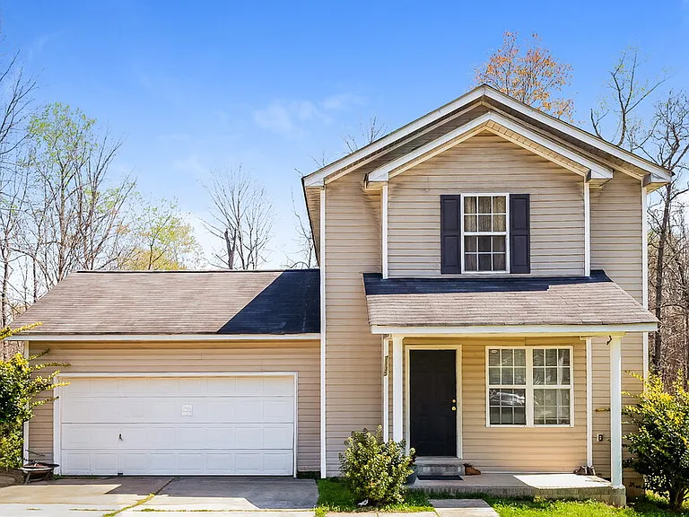 7135 Hunters Glen Dr — Photo 1