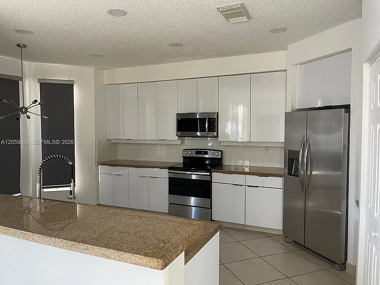 5357 SW 34th Ave — Photo 1
