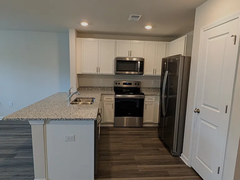 314 Honeystone St — Photo 4