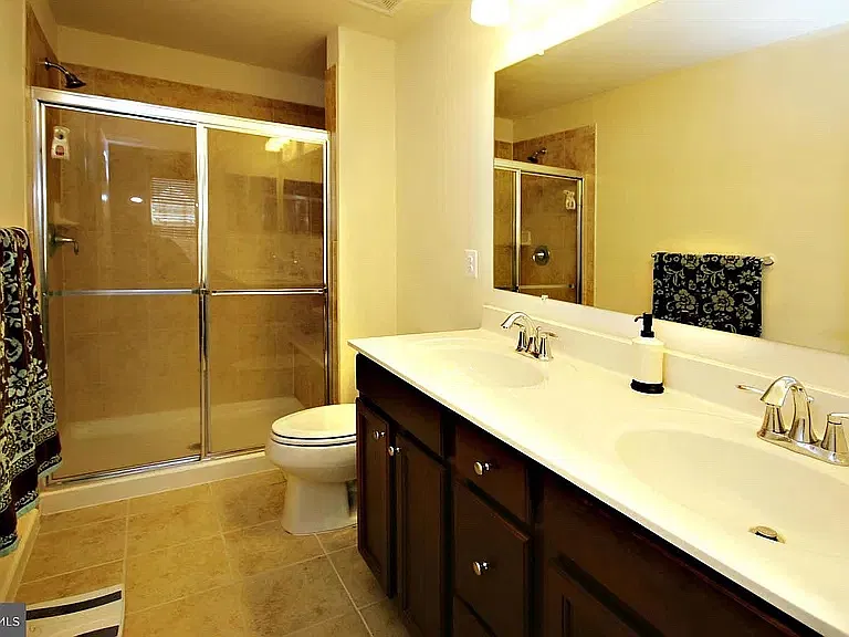 3 bed, 1840 sqft, $2,700 — Photo 3