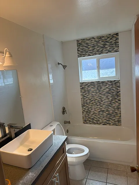 819 Washington Avenue - A — Photo 2