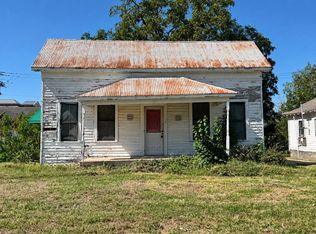 645 7th St, Hempstead, TX 77445