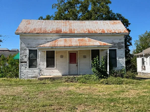 645 7th St, Hempstead, TX 77445