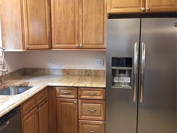 3rd image of 306 Fountain St