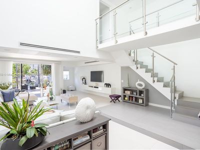 330 Poinciana Dr #1002, North Miami Beach, FL, 33160