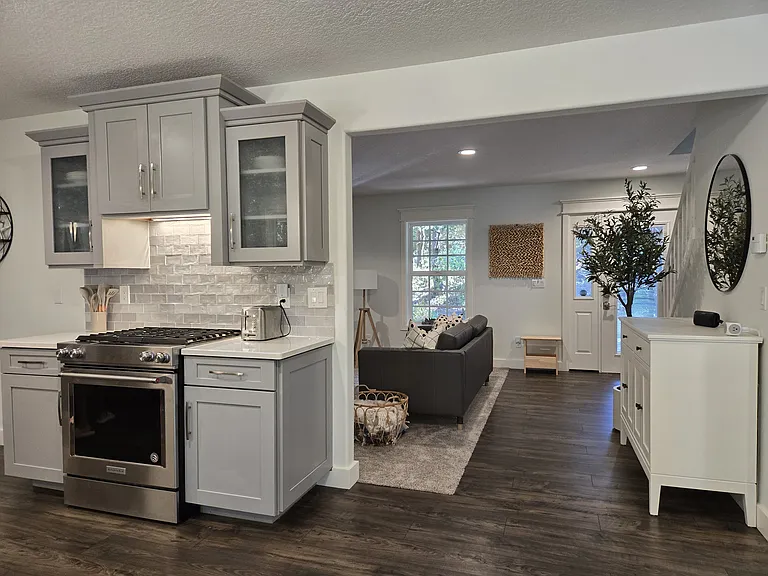 "Flowing" floorplan from entry to living to kitchen featuring propane stovetop and electric oven